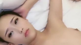 Impactante grupo P [la mejor pequeña loli de 18 años] gangbang, llamado las mejores hermanas, la mejor tatuada Ashue es la más popular y se apresura a follar