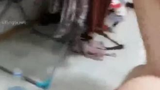Der einheimische Macho-Meister „Northeast Tanhua“ holte drei erstklassige russische Schönheiten mit großen Brüsten ab und fuhr zum Hotel. Da sie der Versuchung nicht widerstehen konnten, begannen sie in einem Auto miteinander zu spielen und gingen dann zum Hotel, um Sex zu haben.