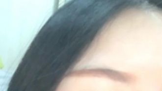 Chou Xi, uma garota bonita e esbelta, faz um sedutor show de masturbação. Ela espalha a meia arrastão em uma perna e abre a bucetinha rosada e macia. Ela se masturba no banheiro e tem orgasmo. não perca.