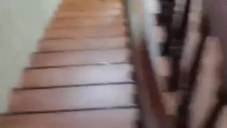 Duan Yanwu, ein Ausländer, der sich aufs Ficken spezialisiert hat, kommt zum Dienst und alle drei haarigen Mädchen müssen einmal gefickt werden