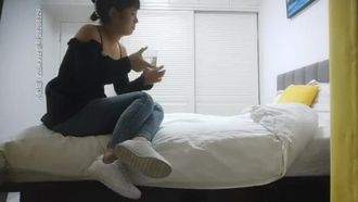 約砲甘肅小妹故意把套子弄破內射裡面妹子發脾氣吵架了