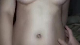Point de vue sélectionné à la première personne d'une fille avec de gros seins et de beaux seins en lingerie sexy avec de gros culs et des fesses rebondies chevauchant dessus