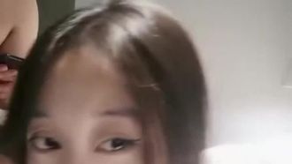 大一学生妹和炮友啪啪，顔值不赖