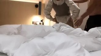 La bellissima diciottenne della scuola [matricola] salta la lezione ed entra in una stanza con la sua studentessa dell'ultimo anno, facendola urlare forte e chiara