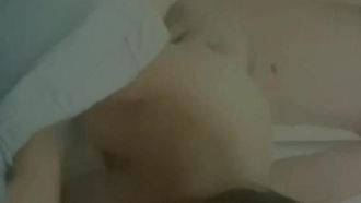Une femme subordonnée aux gros seins tacite de 18 ans a fuité. Je ne connais personne maintenant, n'est-ce pas ?
