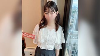FC2PPV 4342408 Chica de piel clara, 19 años. ¡Sexo creampie con un miembro popular de un antiguo grupo ídolo clandestino! Mientras nos besábamos, ella se mojó y se avergonzó por la inesperada cantidad de chorros. ¡Constitución sensible que se derrite en el momento en que la insertas!