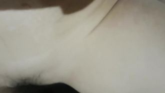 La giovane donna di Dazhou Wang Jiaxue ha avuto segretamente una relazione in un hotel, ha fatto sesso orale, ha ingoiato sperma, si è riempita di sperma il viso ed è stata filmata di nascosto