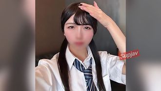 FC2PPV 4523654 [Gesicht] Sex mit einem schlanken Mädchen in Uniform ist eine Sommertradition.