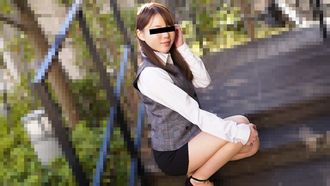 10musume Figlia naturale 122724_01 Sesso creampie con una receptionist rasata in minigonna mentre torna a casa dal lavoro!