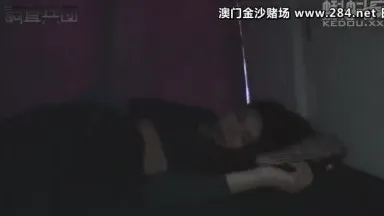 逼逼粉嫩多水的妹子被网友骗到出租屋不带套迷奸