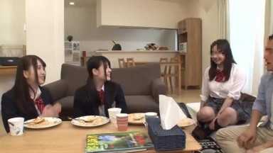 彼女の友達J○2人に拘束さ