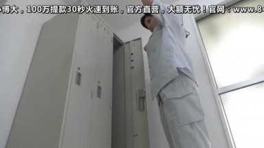 便所で闷える清楚な扫除妇