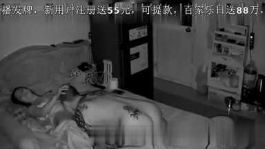 TP健壮纹身哥半夜回家搞正在熟睡的女朋友