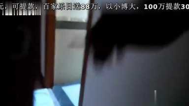 老外街头搭讪长达简直可爱妹子带入酒店啪啪打炮