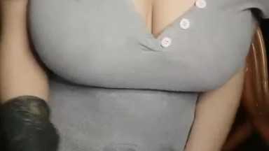 (F奶水蜜桃特别胸)巨乳妹子道具自慰