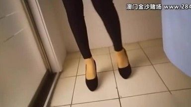 吃完宵夜把女白领带到出租屋啪到她说脚软