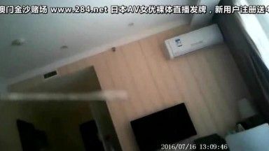 操瞒着男友出来援交的大学美女，刚就去就说：痛，受不了了，持久，比对象干的时间长！真