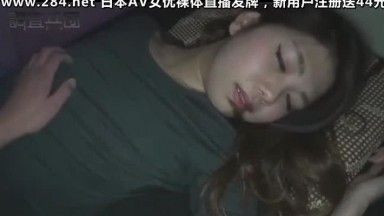 白嫩女神睡着后、轻轻拉下内裤、居然是罕见的一线天B 慢慢抽插、惊险刺激