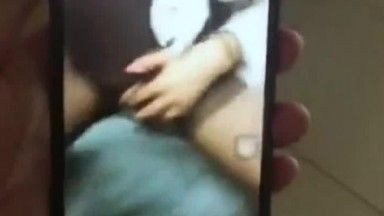 胸大腰细的网红美女鹿少女在家性欲难耐和男友手机视频勾引他,在椅子上被操的大叫：小骚逼好爽,大鸡巴操死我!