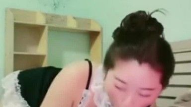 丰满身材骚熟女情趣女仆装双人啪啪