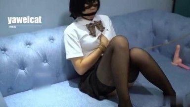 当学生性爱成瘾了~没有爱活不了了~调教黑丝袜制服美少女~把手手绑起来~自己坐上来才能解开唷!!