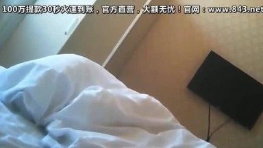 操了公司的少妇同事，兔牙大奶好可爱(1)