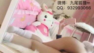 少女把香蕉当作私人玩物!? 都快被玩坏了~ (1)