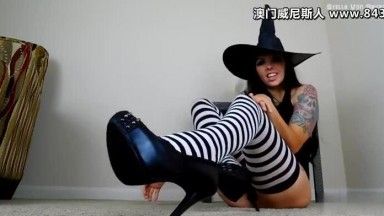 【万圣节精选】我是漂亮的俏魔女~性感比基尼的绝对领域超诱人~