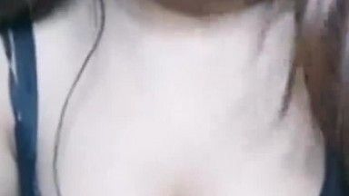 巨乳主播开车啰!!不想剃毛直接上线揉乳自慰~粉嫩逼逼等男友来才能线上啪啪秀~