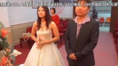 家庭富裕的中年男娶到位高颜值气质大美女后回去迫不及待开操,表情销魂淫荡,直接内射