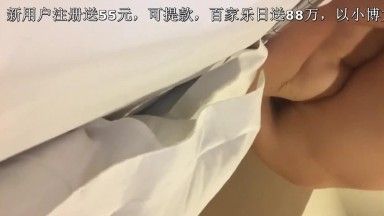 某高官跟女下屬通奸視頻曝光還挺時髦的還會用自拍杆