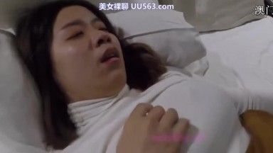 台湾豪乳妹子和男友分手后被骗到酒店灌倒后啪啪