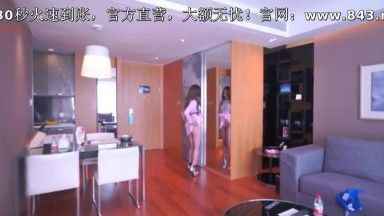 面具男在女神筱慧肉体上做饺子全身乱摸