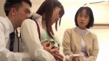 制服女子ばかりを狙う悪徳医師の乳首こねくり健康診断3