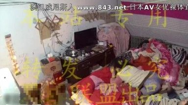 打工夫妻凌乱出租房待孩子睡熟后激情造爱穿上连体情趣扮小可爱火爆