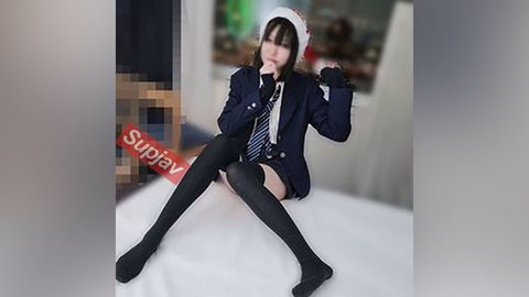 FC2PPV 4165430 女優のたまごとXmasデート私服でごっくん制服中出しサンタコスでも中出し