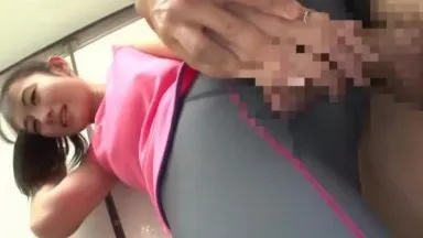 J'ai été séduit par ma femme aux gros seins qui faisait du jogging sans soutien-gorge...