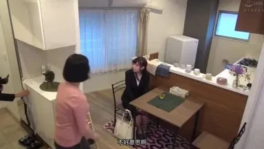 DVDMS-438-CN 通用男女监控AV 解决隐居男校学生问题的一个项目！ 「老师……！我想要做爱……！」 一位心地善良的大胸新女老师，在家访时闯入了担心自己贞洁的学生家！十几岁的男孩触摸他们梦想的巨乳