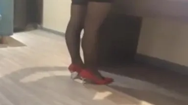 Der vierte Bruder des großen Gottes kehrt ins Hotel zurück, um im Nachtclub zu kämpfen. Das Hasenmädchen mit High Heels und schwarzen Strümpfen ist nach dem Spiel sehr schön