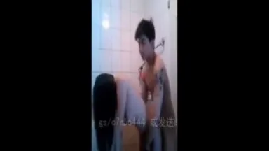 Domineering tattooed guy shows his face in the bathroom and fucks his beautiful long-haired girlfriend_GC290G