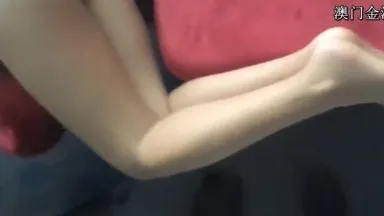 Chica alta con piernas largas