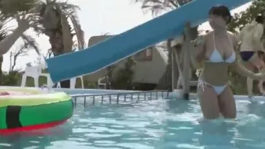 Your swimsuit will dig in on the waterslide! My butt is pudding! It bit into me! I went to a pool popular among young girls that is rumored to look great on SNS, and I found a beautiful butt and big breasts...