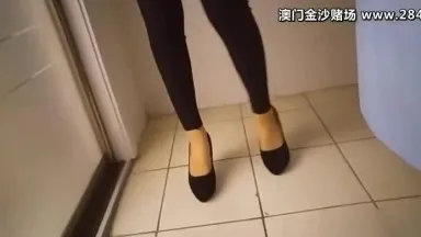 吃完宵夜把女白領帶到出租屋啪到她說腳軟