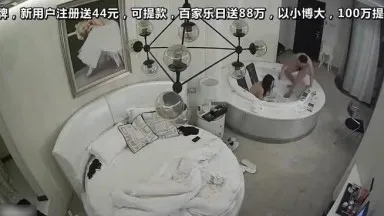 [Domestic hotel candid shots] Hotel candid shots of a couple having sex from the bed to the bathtub