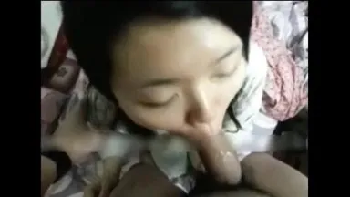 La bella ragazza di Zhuhai che mostra il suo viso è davvero Xiao Shengzhen nel mondo delle arti marziali. La fata mangiatrice di salsicce ha grandi abilità nel sedersi con la cera.