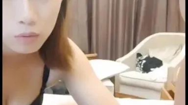 A lot of wolf fans gathered around to watch the female anchor who called me wet sister. She checked into a hotel with her best friend Xiaosao and found a naughty man to have sex live. Her face was shown throughout the whole process and the dialogue was clear.