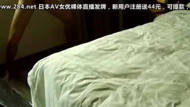 Domestic high-quality nude model Yunyun's hotel privately shot video in high definition with Mandarin dialogue