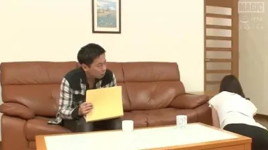 想看深愛妻子被睡走的瞬間…！！老公前戲後