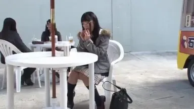 A girl pretending to be a mobile vendor of baked sweet potatoes ◯ Pours an aphrodisiac on the raw fish and makes them eat it, and the waiting prank begins! It's so effective that you pee! In the end, I cum inside her. 2