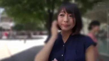 Une femme de bureau super masochiste qui travaille dans une célèbre agence de publicité et qui est très gourmande, fait ses débuts avec un creampie AV Kanami Moriuchi